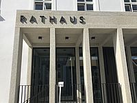 Eingang Rathaus