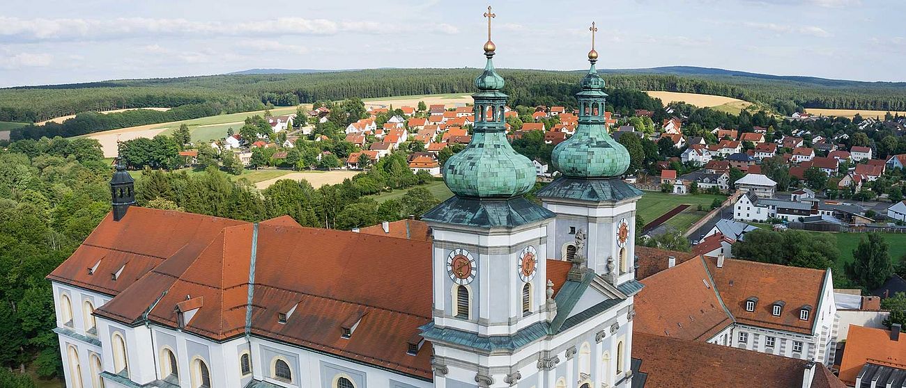 Drohnenflug über Basilika